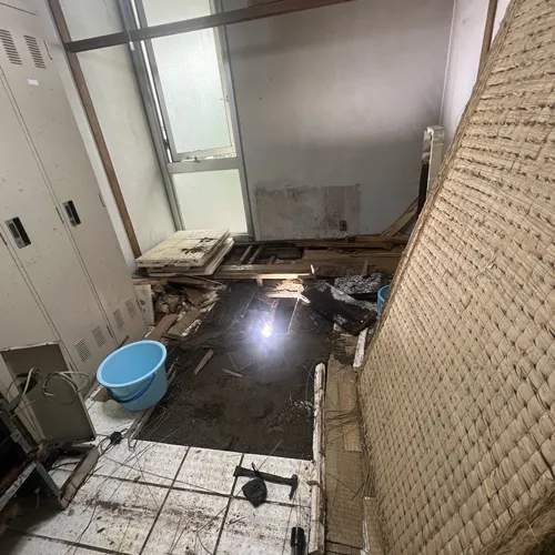 栃木市の施設宿舎で床上浸水が発生。畳や壁面にカビが広がった室内の状況