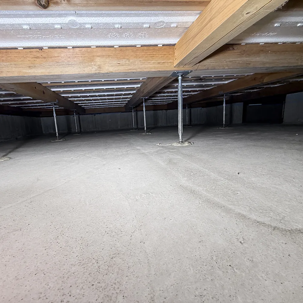 横浜市鶴見区の戸建て住宅で洗濯機給水管の壁内部漏水により床上・床下が同時浸水した被害状況