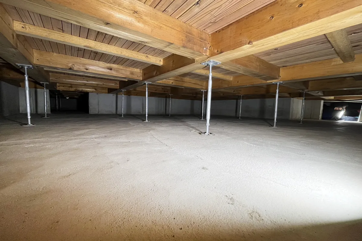 洗浄・乾燥・消毒完了後の床下